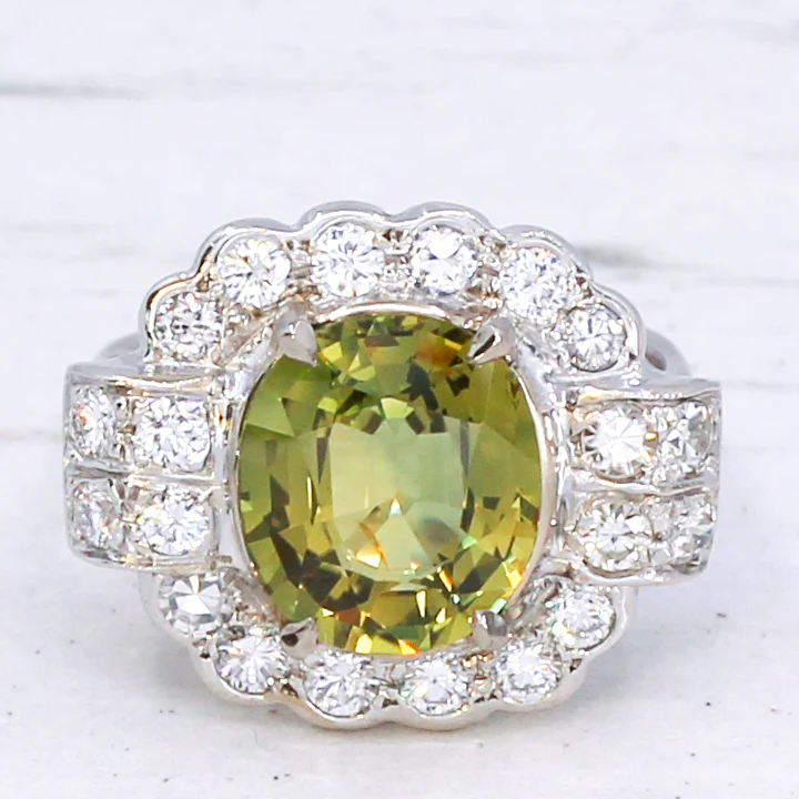 Vintage 3.40 Carat Green Sapphire & Diamond Cluster Ring, circa 1970 - Image 2