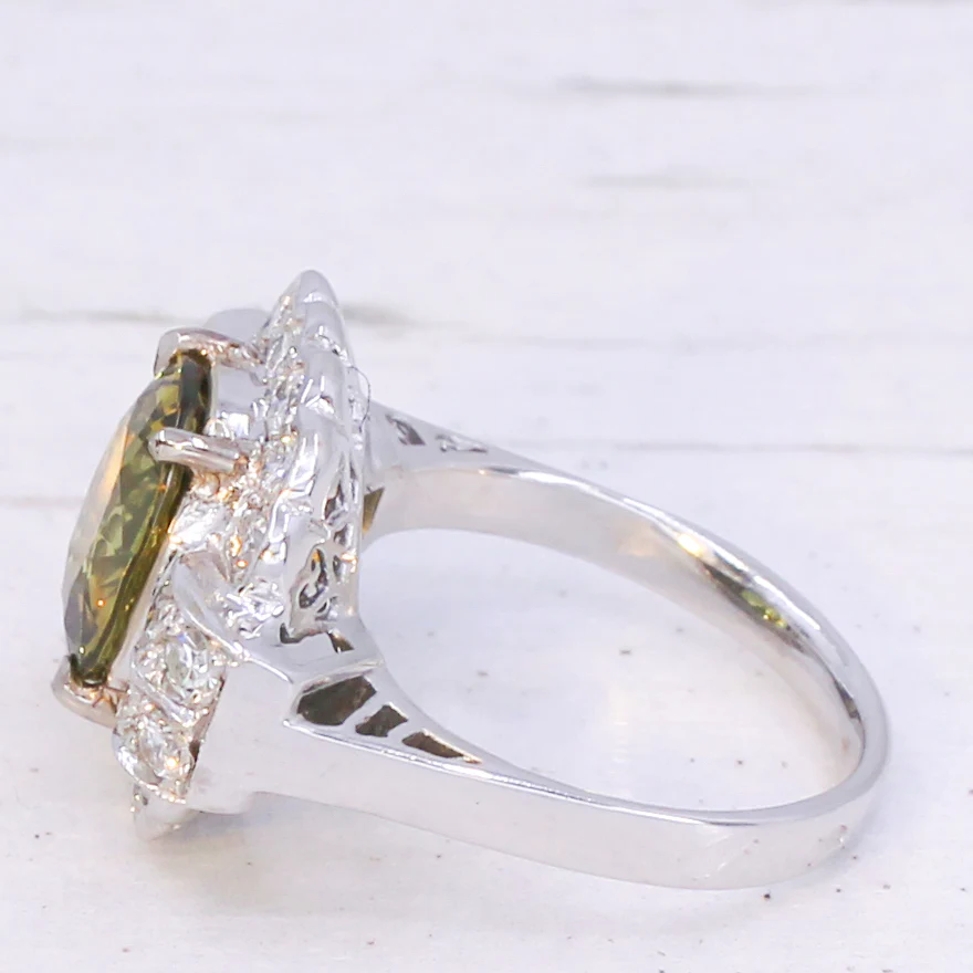 Vintage 3.40 Carat Green Sapphire & Diamond Cluster Ring, circa 1970 - Image 3