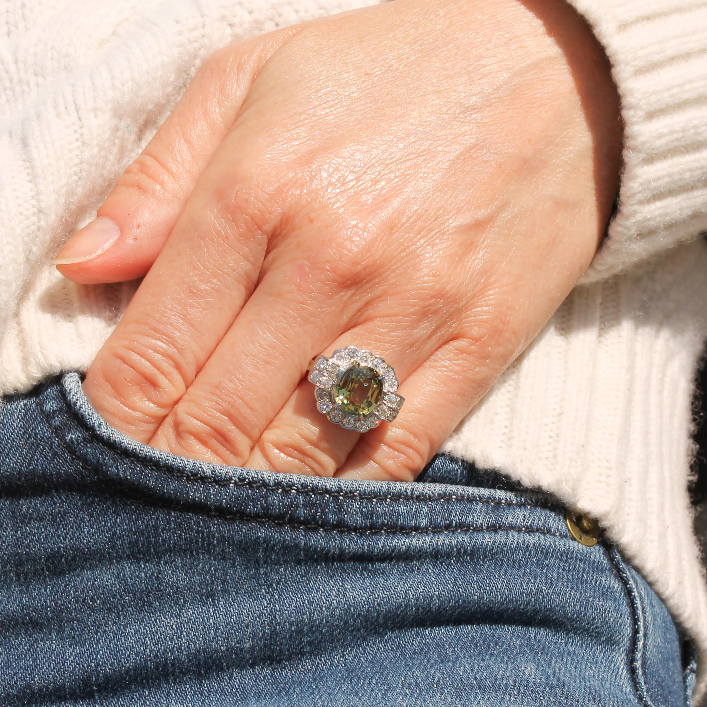 Vintage 3.40 Carat Green Sapphire & Diamond Cluster Ring, circa 1970 - Image 4