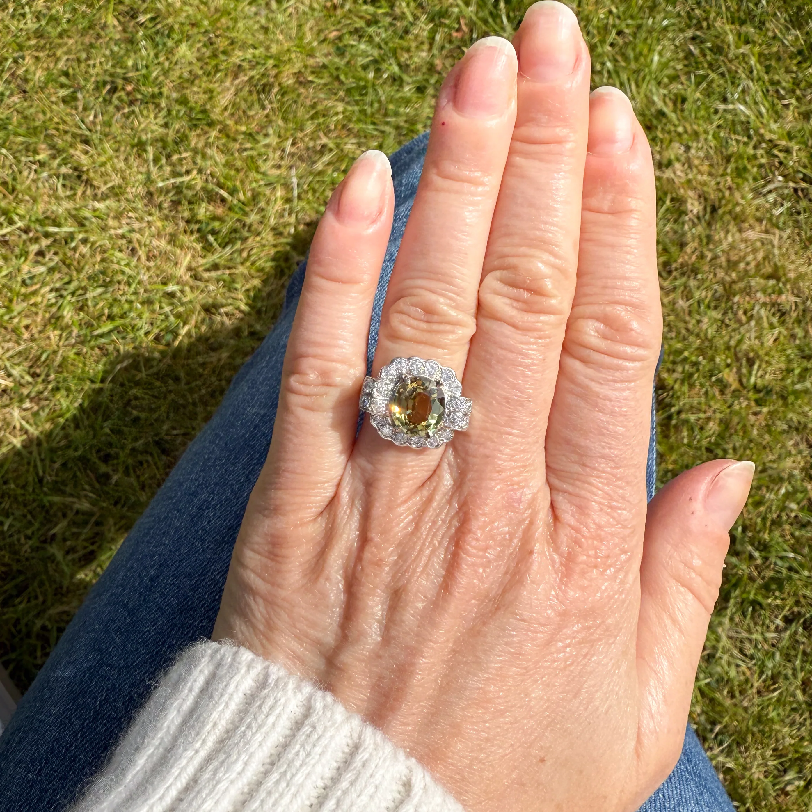 Vintage 3.40 Carat Green Sapphire & Diamond Cluster Ring, circa 1970 - Image 7