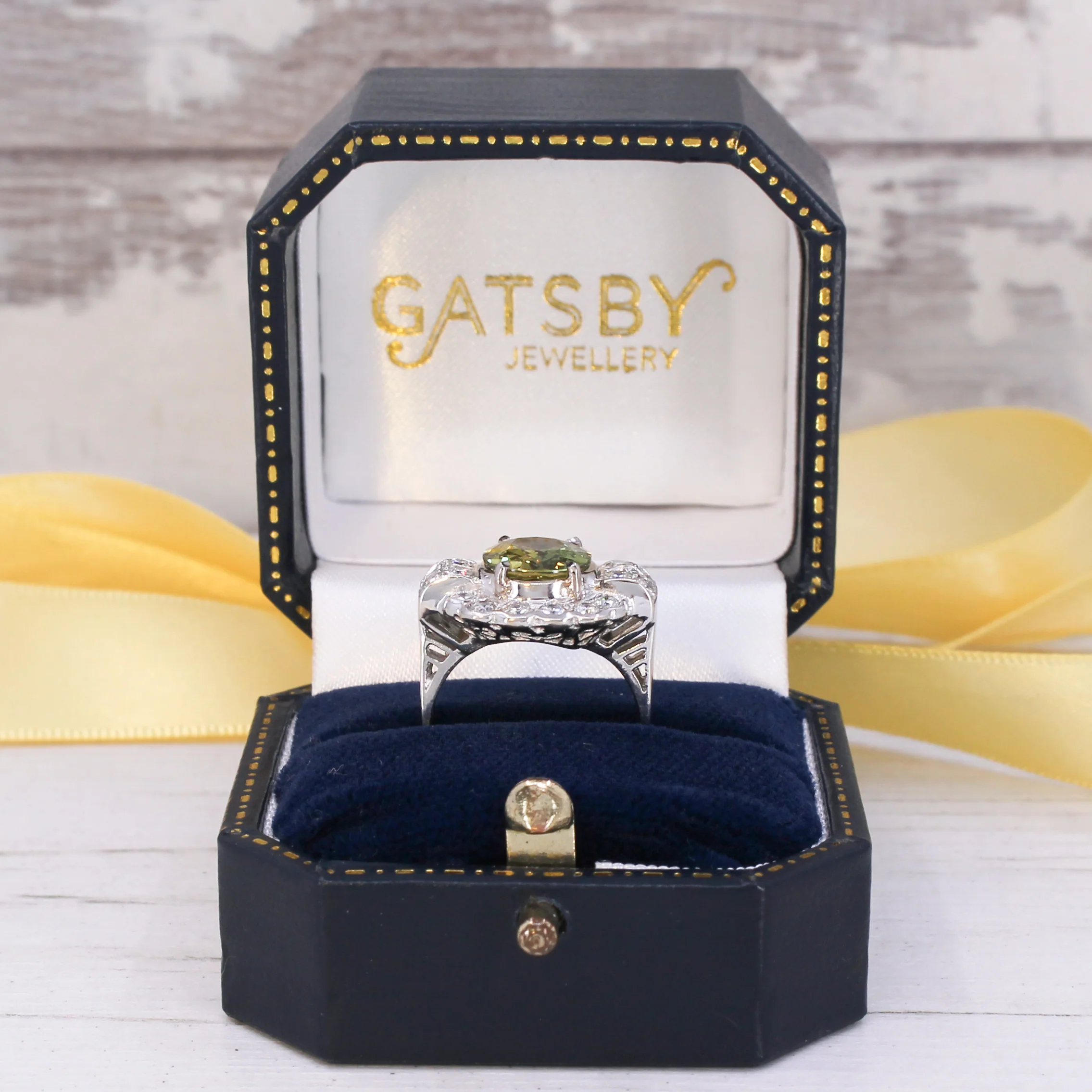 Vintage 3.40 Carat Green Sapphire & Diamond Cluster Ring, circa 1970 - Image 8