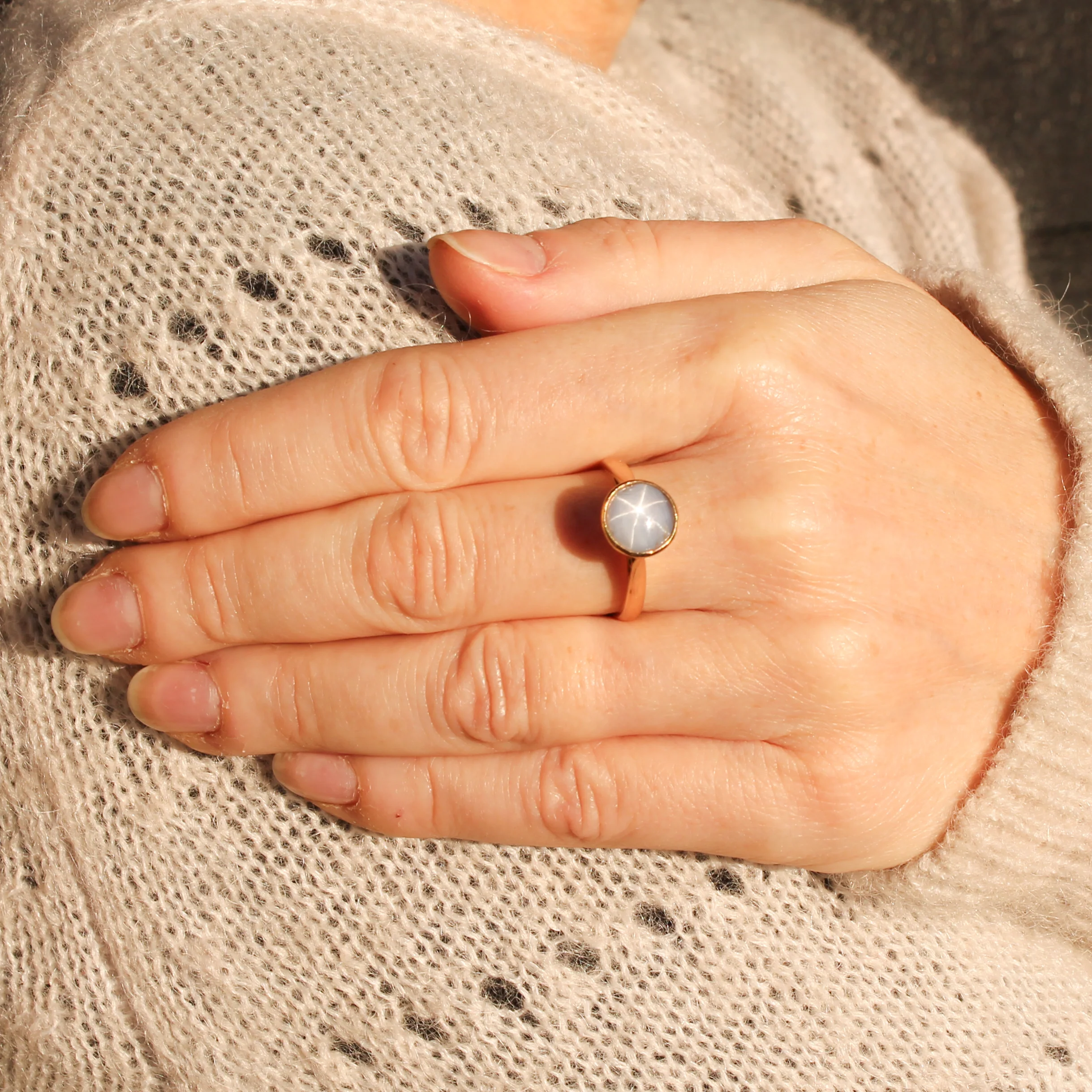 Vintage 4.25 Carat Unheated Ceylon Star Sapphire Ring, circa 1950 - Image 2