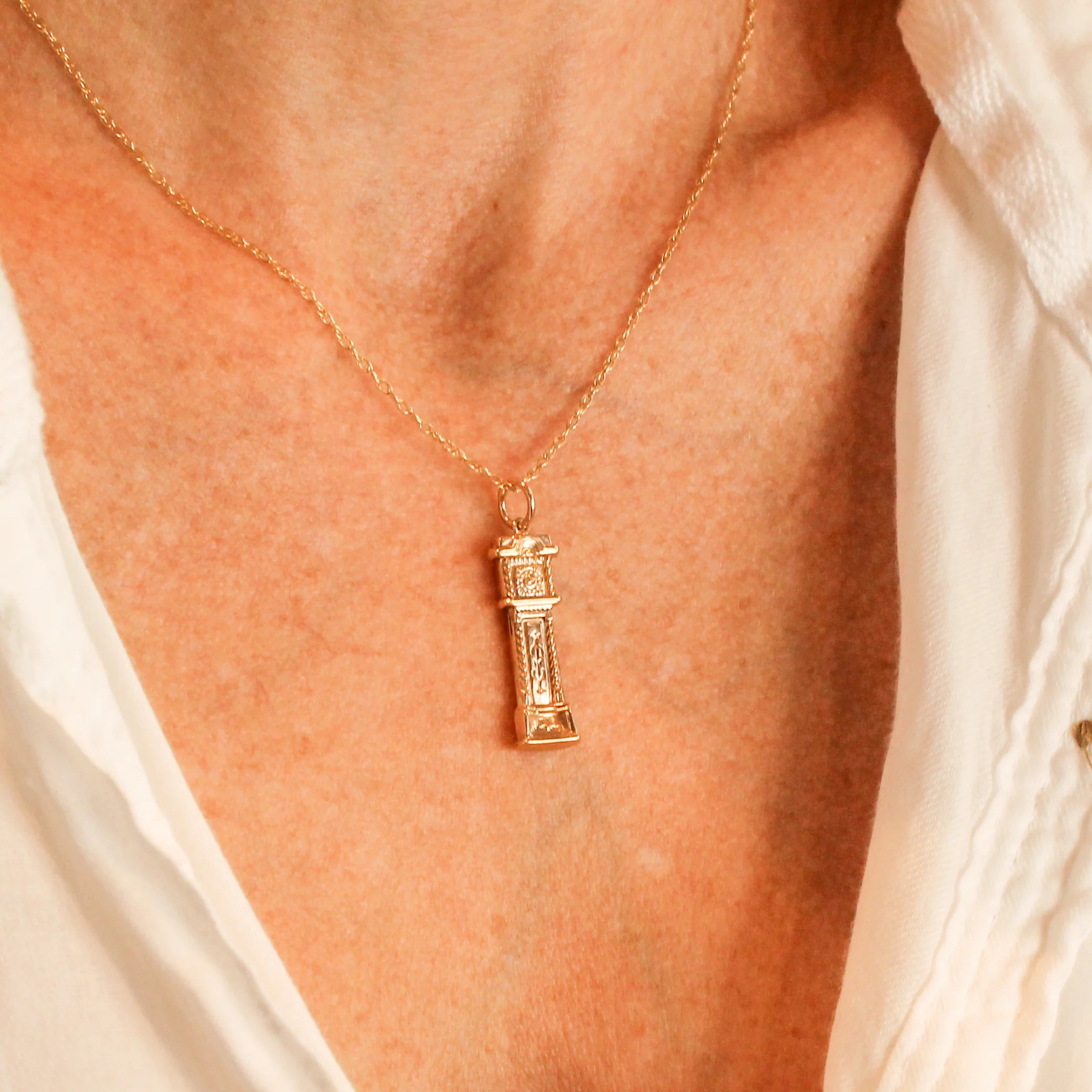 Vintage 9k Gold Grandfather Clock Charm / Pendant. dated 1970 - Image 3
